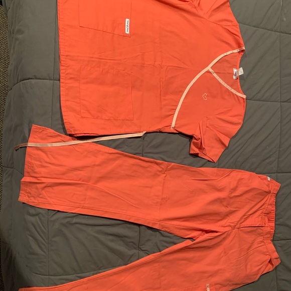 Salmon/peach Barco Scrub set - Picture 3 of 8